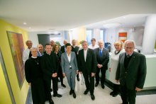 Weihbischof Wilfried Theising hatte bei seiner Visitation im Pius-Hospital die Gelegenheit Menschen und Haus kennenzulernen.